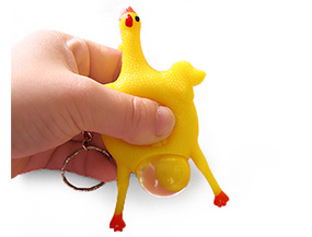 いたずらおもちゃ　イエロー 卵を産む鶏　スクイーズ玩具　圧力を減らす　ファンシーなおもちゃ